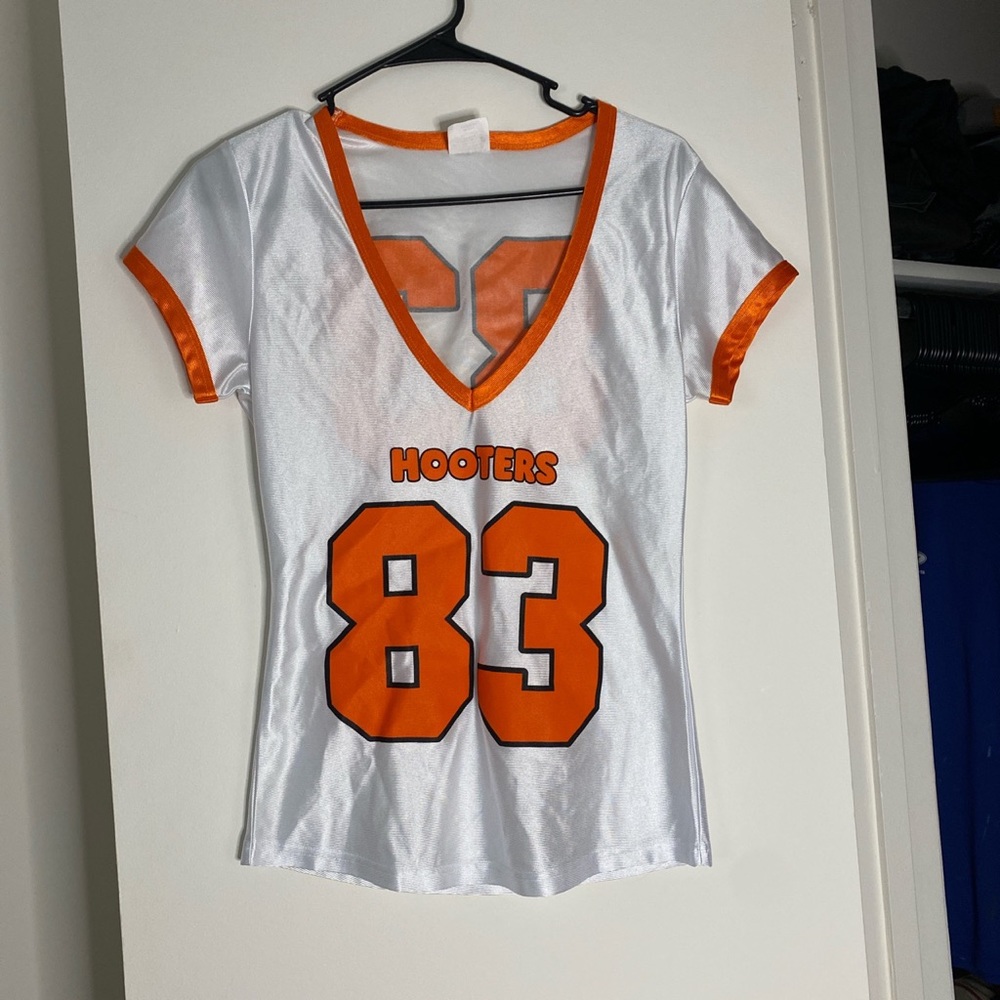 ✨BRAND NEW✨ Hooters football jersey